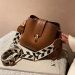 Charger l'image dans la galerie, Carlotta Retro Eimertasche für Vintage-Looks mit modernem Flair
