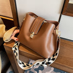Charger l'image dans la galerie, Carlotta Retro Eimertasche für Vintage-Looks mit modernem Flair
