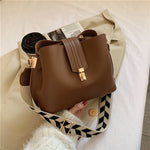 Charger l'image dans la galerie, Carlotta Retro Eimertasche für Vintage-Looks mit modernem Flair
