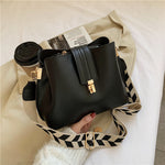 Charger l'image dans la galerie, Carlotta Retro Eimertasche für Vintage-Looks mit modernem Flair
