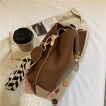 Charger l'image dans la galerie, Carlotta Retro Eimertasche für Vintage-Looks mit modernem Flair
