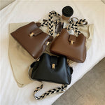 Charger l'image dans la galerie, Carlotta Retro Eimertasche für Vintage-Looks mit modernem Flair
