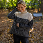 Charger l'image dans la galerie, Chevron Luxe | Stylischer Rollkragenpullover Damen
