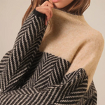 Charger l'image dans la galerie, Chevron Luxe | Stylischer Rollkragenpullover Damen
