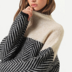 Charger l'image dans la galerie, Chevron Luxe | Stylischer Rollkragenpullover Damen
