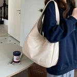 Charger l'image dans la galerie, Akari | Kleine Handtasche mit edler Optik
