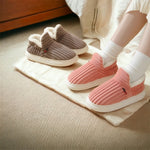 Charger l'image dans la galerie, CozyTherm™ Therapeutische Fleece-Winterhausschuhe
