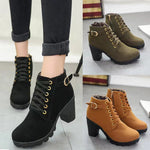 Charger l'image dans la galerie, Damen Stiefeletten mit Blockabsatz | Warm Gefüttert | Rutschfeste Sohle | Goldene Details
