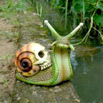 Charger l'image dans la galerie, CreepySnail™ – Handgemachte Halloween Schnecke Dekofigur
